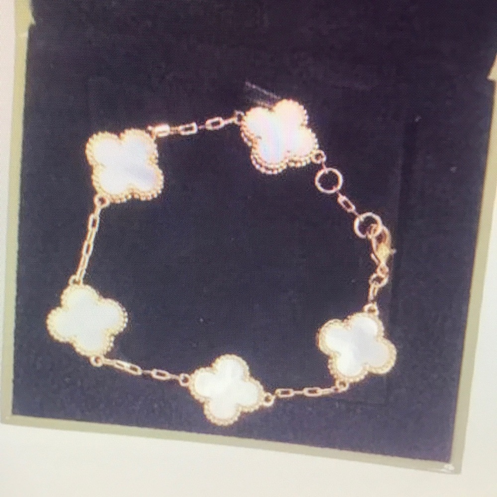 VanCleef & Arpels Mother-of-Pearl Clover Bracelet in Gold